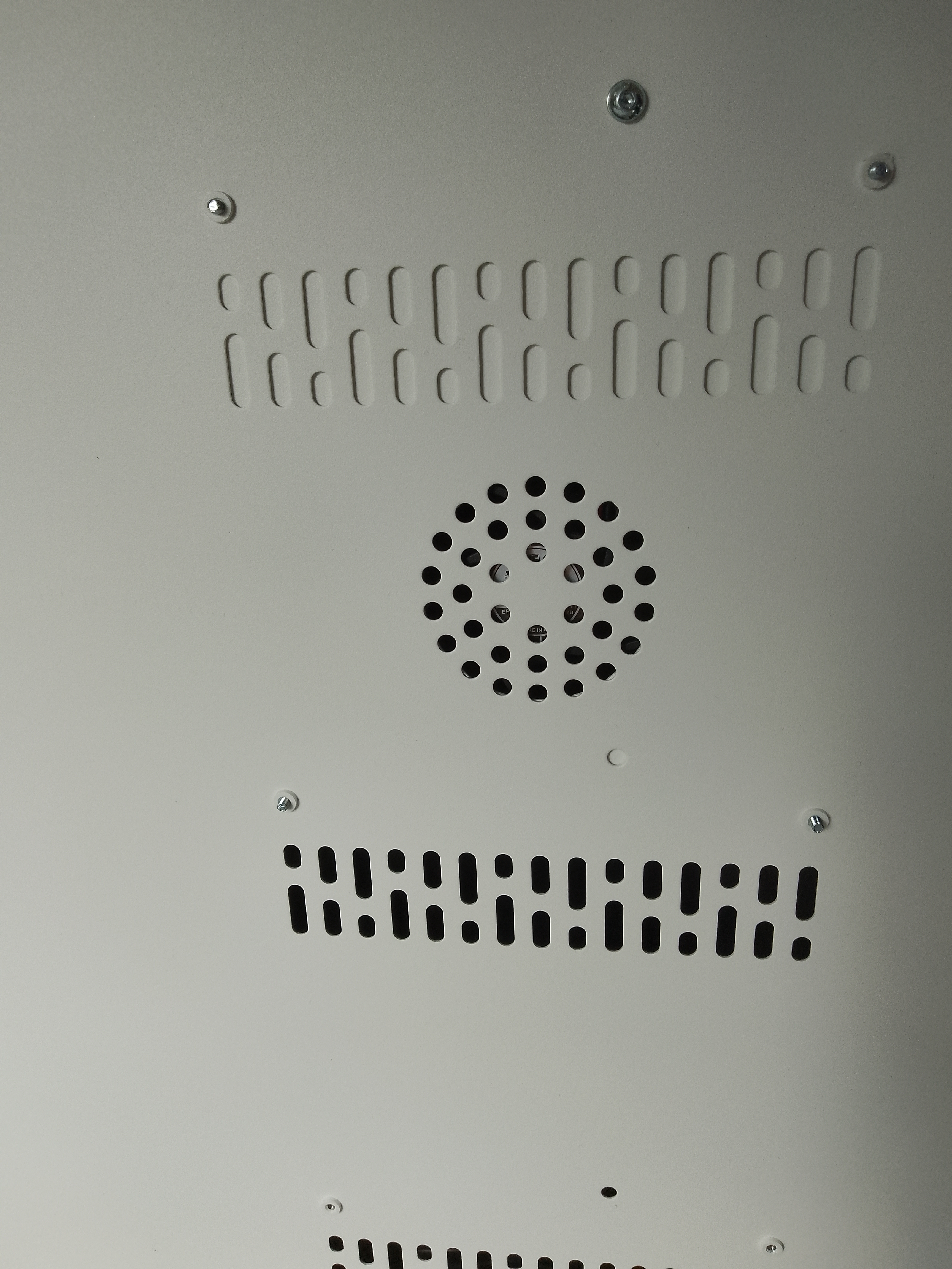 Central rear fan in Sovran screen terminal unit