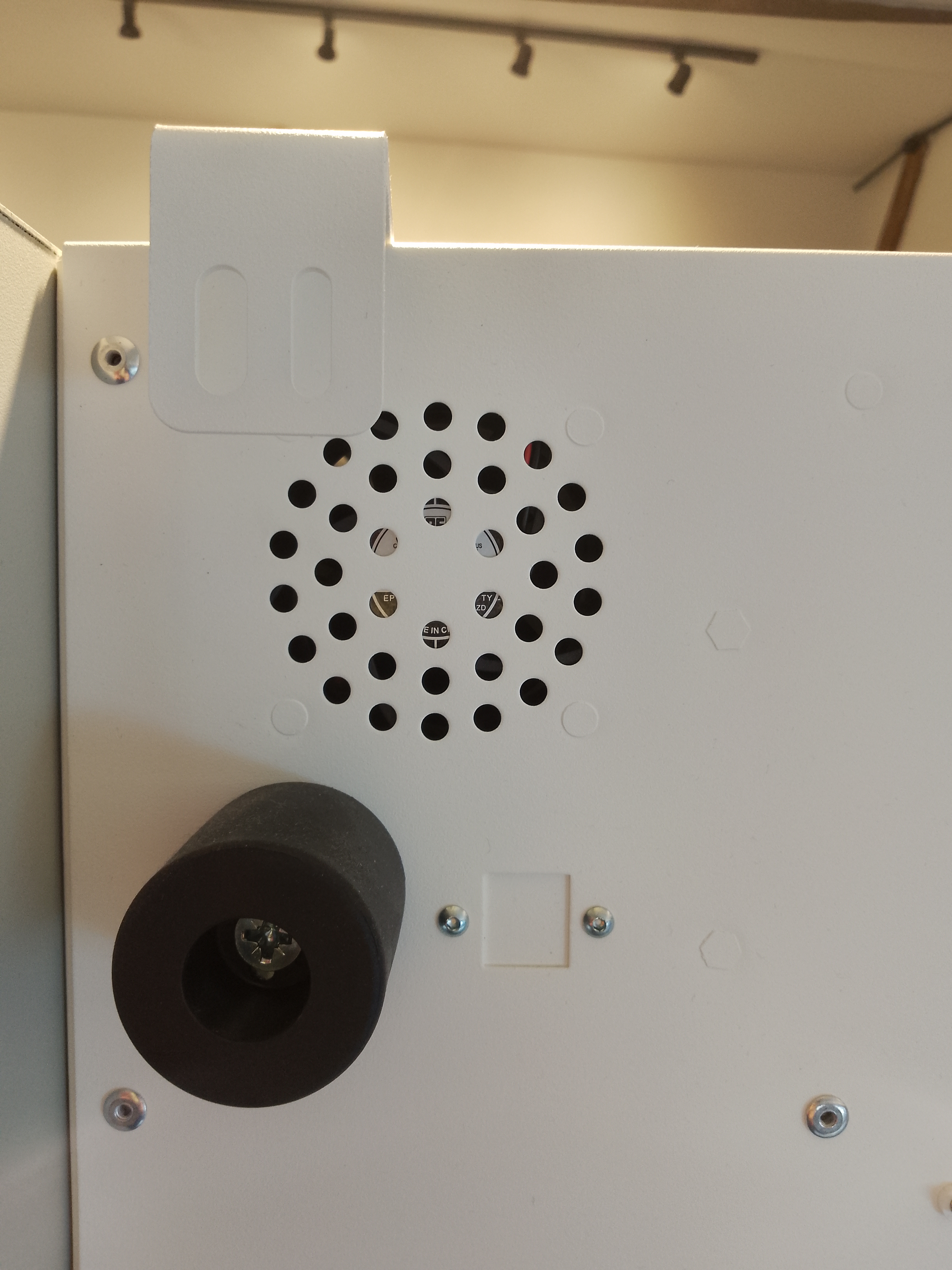 Top rear fan in Sovran service power bay